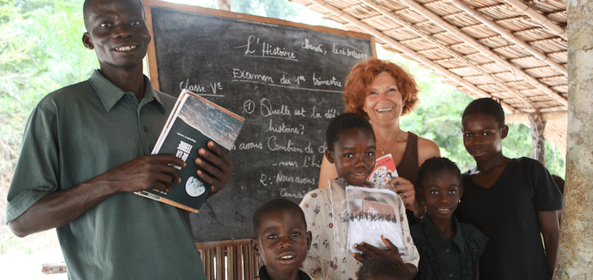 A radio broadcast in Basankusu, DRC, to discuss the Ekolo ya Bonobo Community Reserve and how local people participate in environmental conservation.