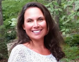 Head shot of Ariel Rogers
